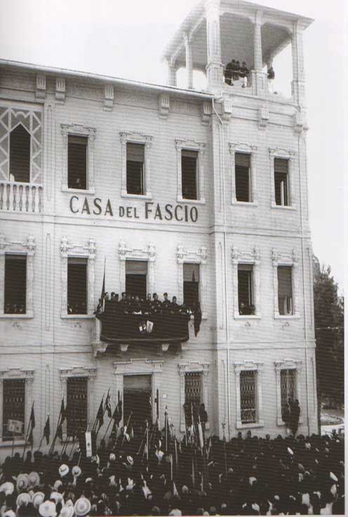 Fig.-11.-Cerimonia-ufficiale-per-l’inaugurazione-della-Casa-del-Fascio,-22-giugno-1936,-in-Perfetti,-Carlorosi,-Buschi-2007,-100.