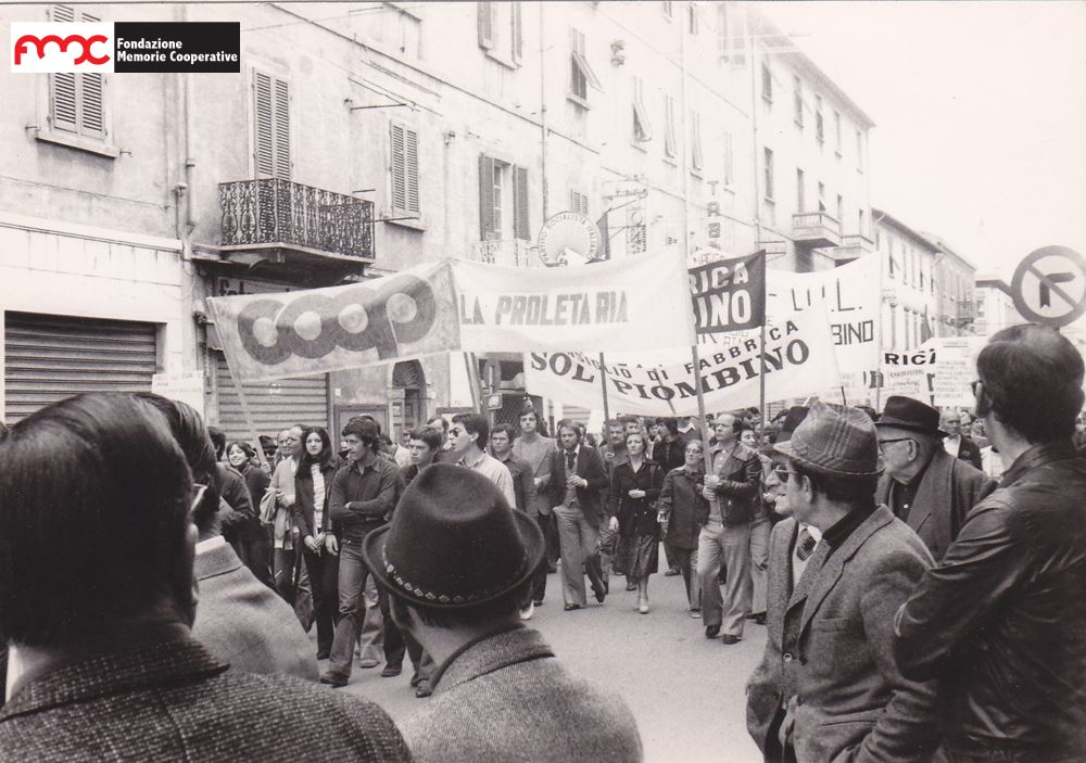 Foto 7. Manifestazione dei lavoratori coop contro il fascismo, Piombino 1970